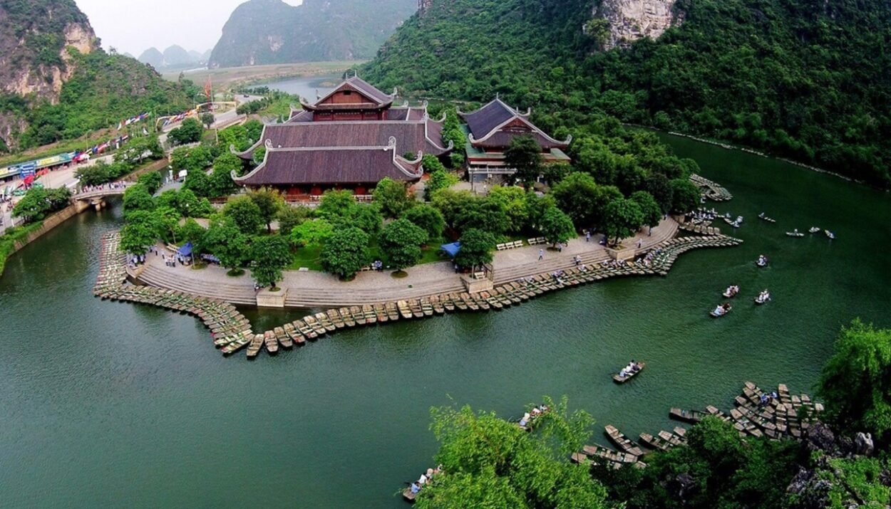 Tam Coc Bicycle Tour from Hanoi 1 Day
